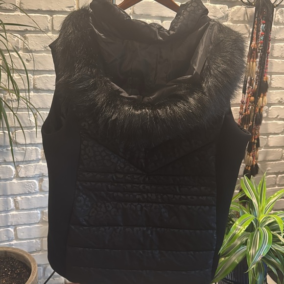 Michael Kors Black Quilted Women's Vest - Picture 7 of 11